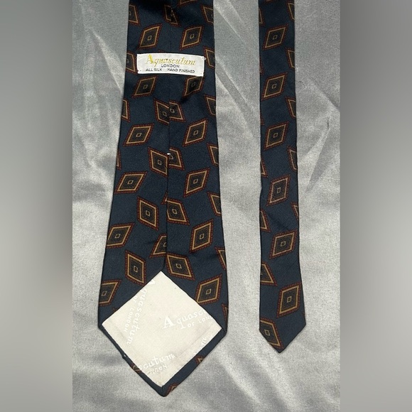 Men’s Aquascutum Vintage Vtg 90s Blue Red Geometric Silk Designer Necktie Tie - Picture 2 of 3